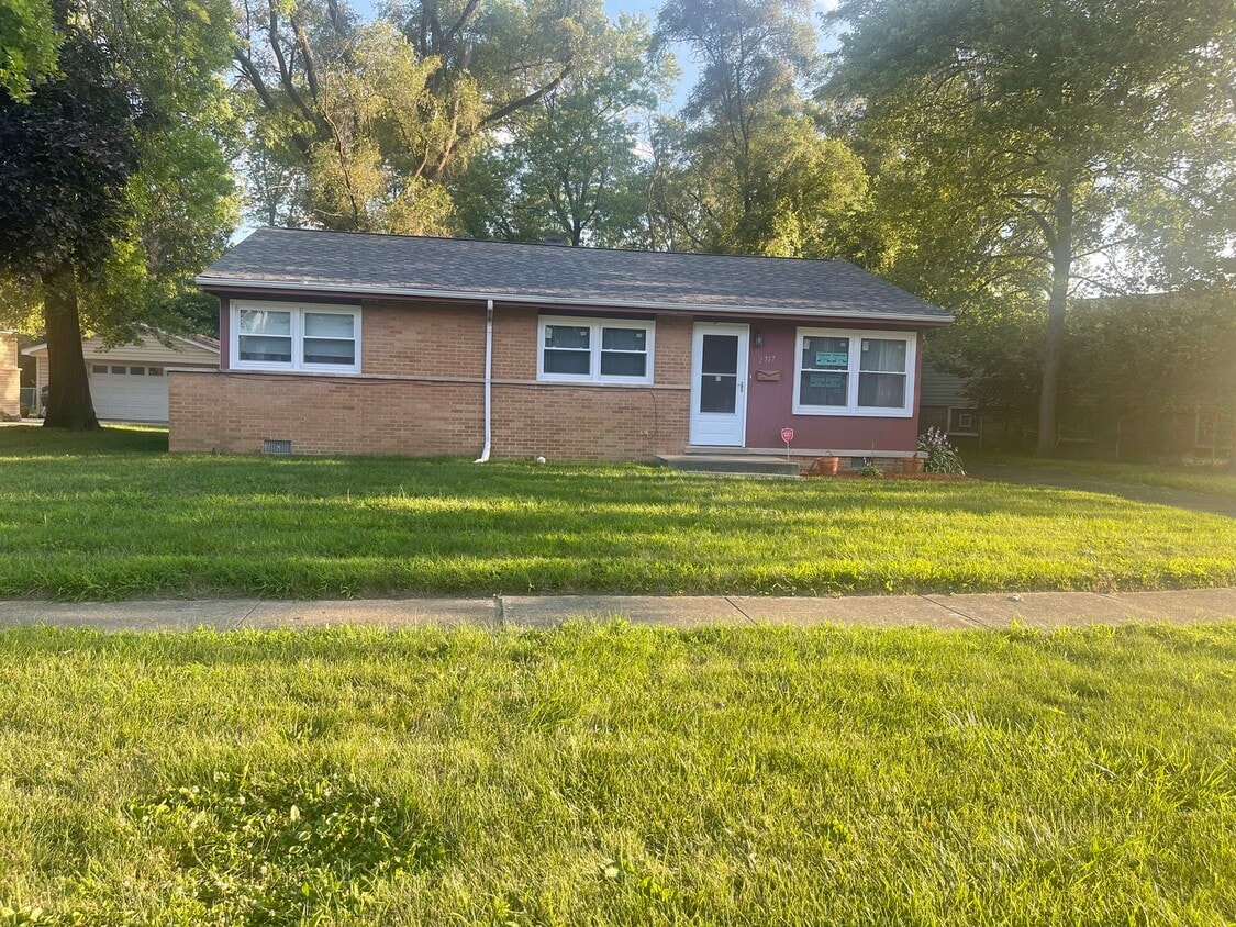 Primary Photo - 2717 Circle Dr