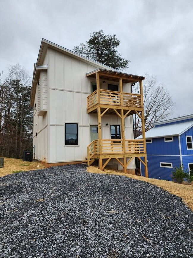 Building Photo - New Construction-Swannanoa!