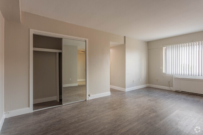 1BD, 1BA - 500-820SF - The Vista at Shaker Square