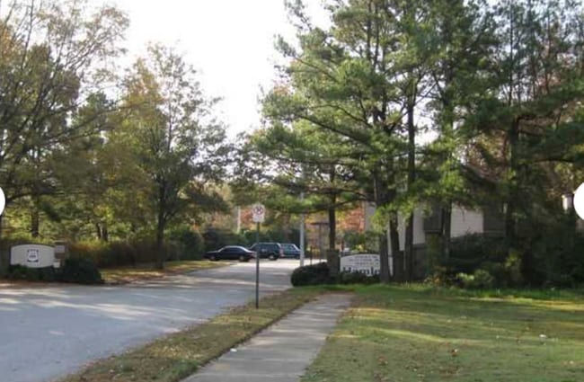 Building Photo - 2825 Sonora Dr