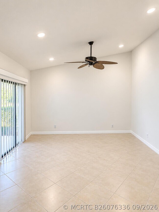 Foto del edificio - 283 Springdale Cir