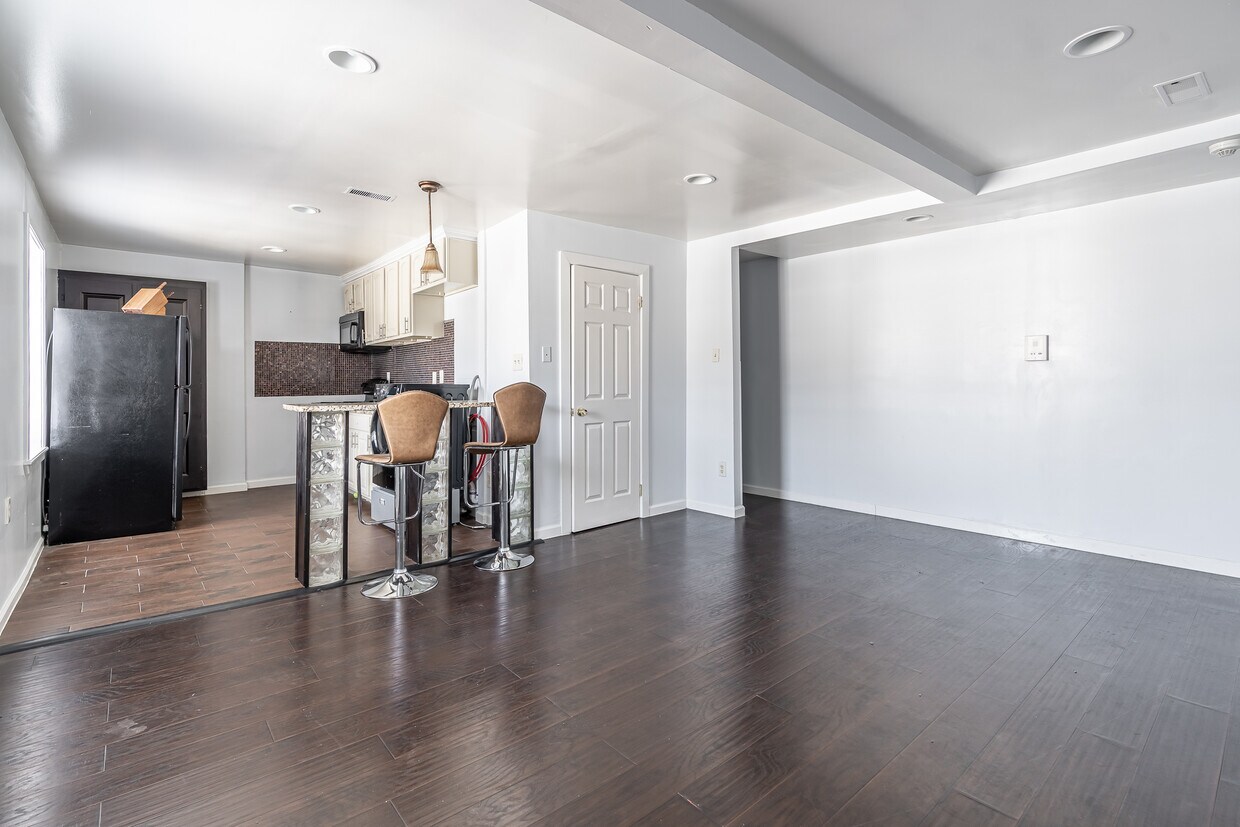 Foto principal - 517 W Girard Ave