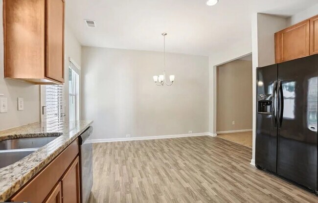 Foto del edificio - Room in Townhome on Estes Dr