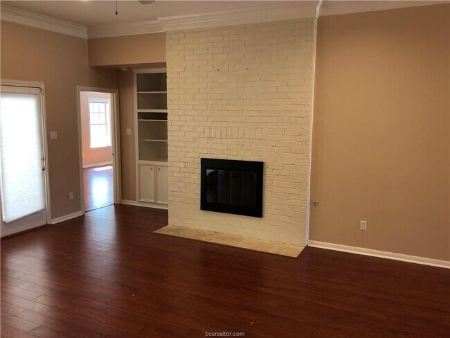 Foto del edificio - 4903 Bay Oaks Ct