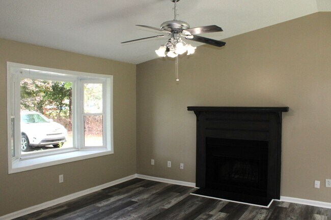 Building Photo - 101 Palmetta Dr
