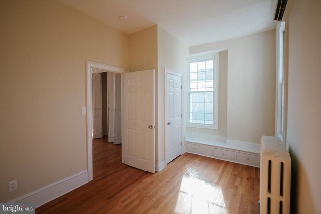 Foto del edificio - 319 Radcliffe St