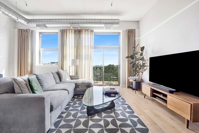 Foto del edificio - 1301 W Madison St