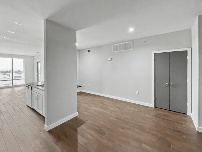 Foto del edificio - Sun Soaked Penthouse in Dallas
