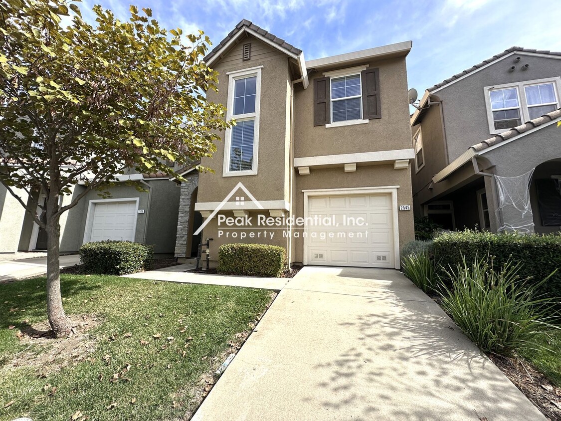 Foto principal - Very Nice 3bd/2.5ba West Sacramento Home