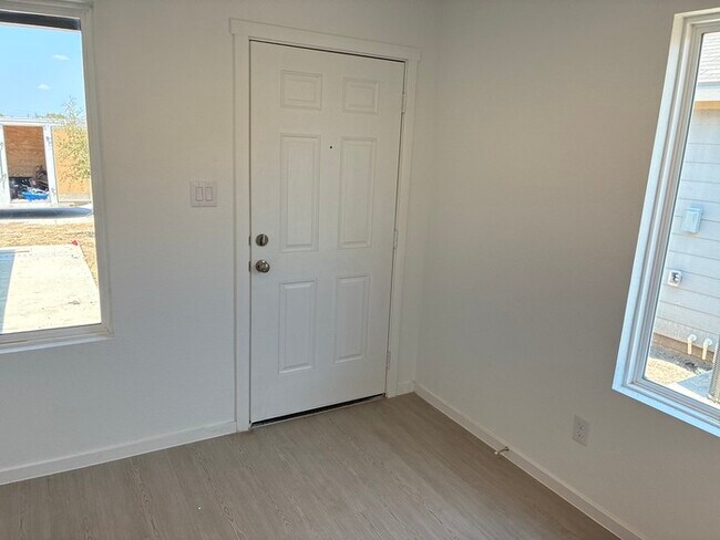 Building Photo - Charming 4 beds 2 baths in San Antonio!