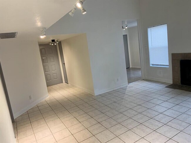 Building Photo - 2021 Spenwick Dr