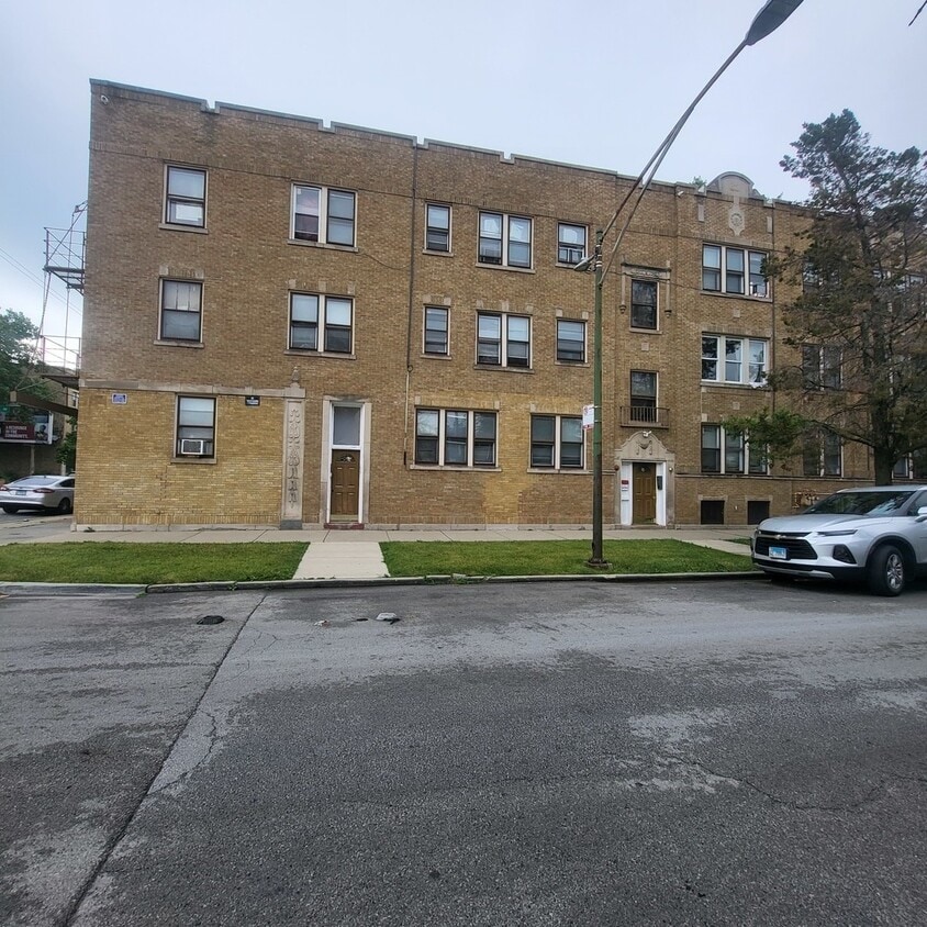 Primary Photo - 2033 E 75th St