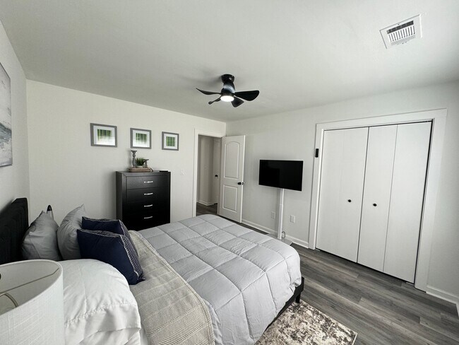 Foto del edificio - 2322 Red Rose Ln