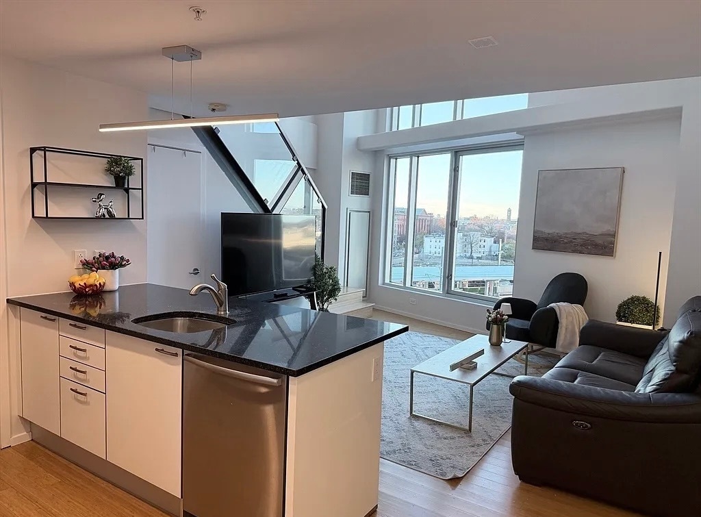 Photo - 1 Earhart St - 725