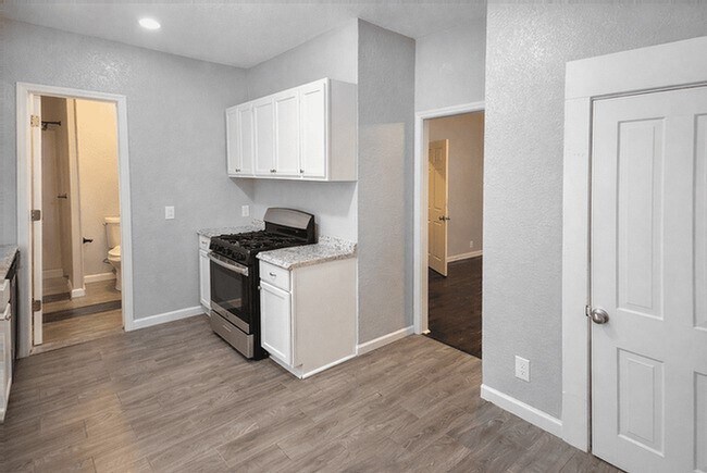 Building Photo - 511 W Cleveland St