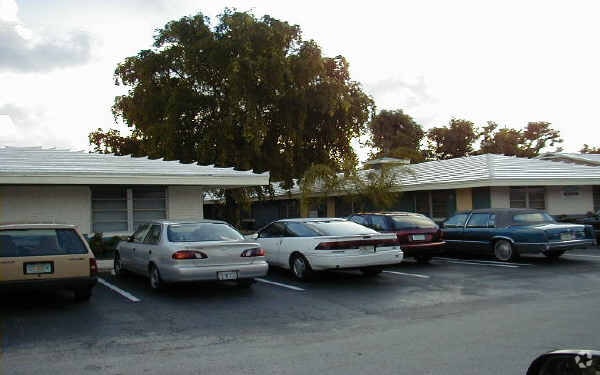 Building Photo - Victoria Park Regency: 820 NE 16 Ave