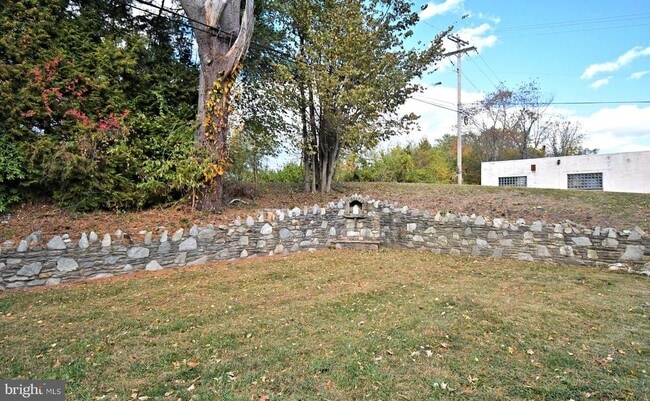 Foto del edificio - 201 Montgomery Ave