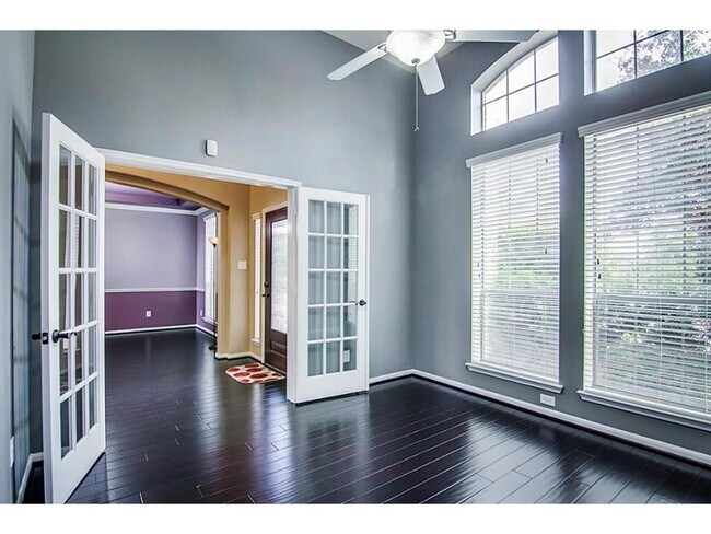 Foto del edificio - 10207 White Pines Dr