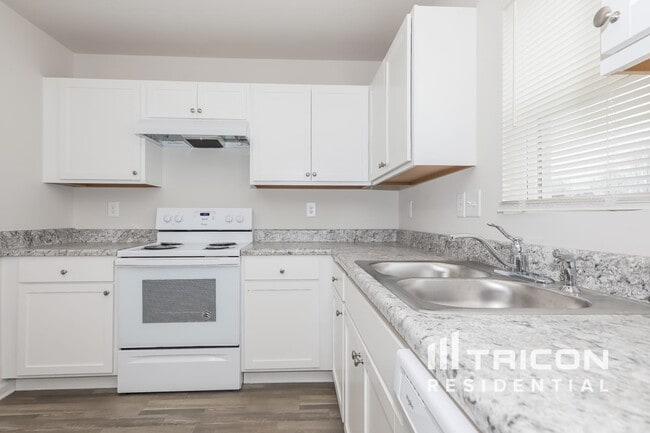 Building Photo - 435 Oakleigh Ln