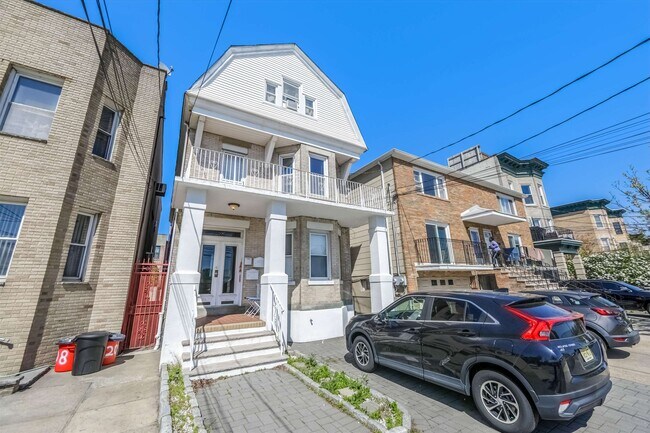 Building Photo - 206 Highpoint Ave
