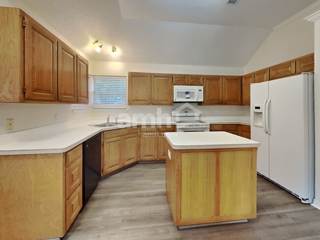 Foto del edificio - 605 Arbor Ln