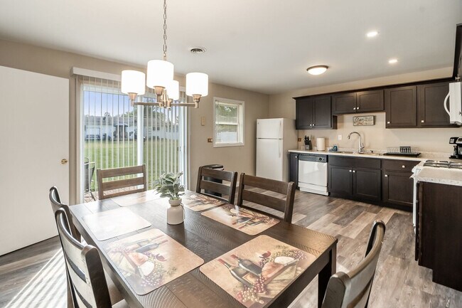 Foto del edificio - 15133 Huntington Ct