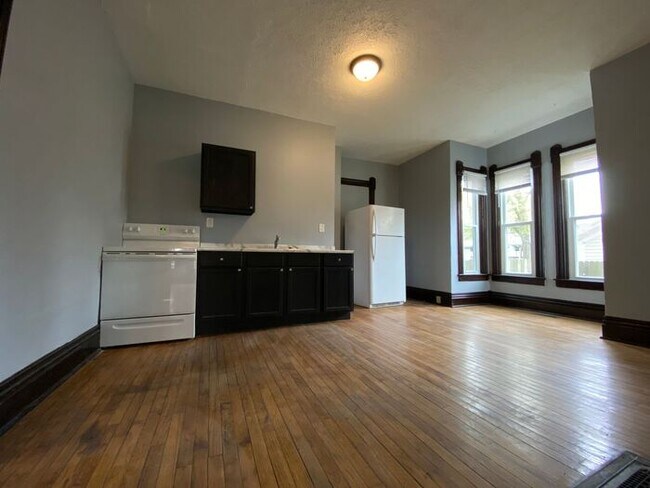 Foto del edificio - 1 bedroom MAIN floor apartment in Niles