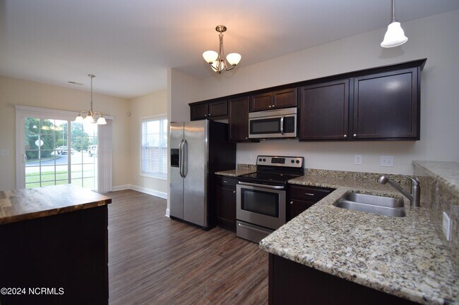 Building Photo - 2208 Chavis Dr