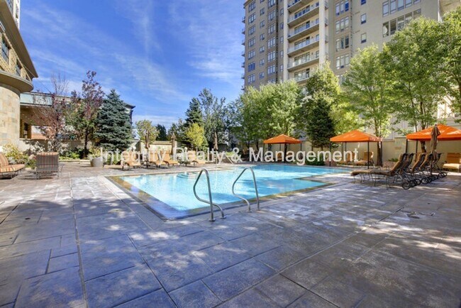 Foto del edificio - 1 Bed/1 Bath, 916 Sqft - 5455 Landmark PL