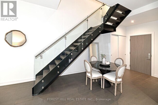 Photo du bâtiment - 161 Roehampton Ave