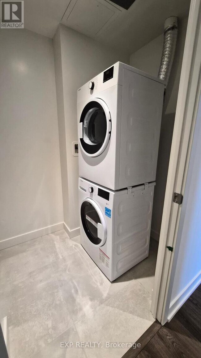 Photo du bâtiment - 448 Burnhamthorpe Rd W