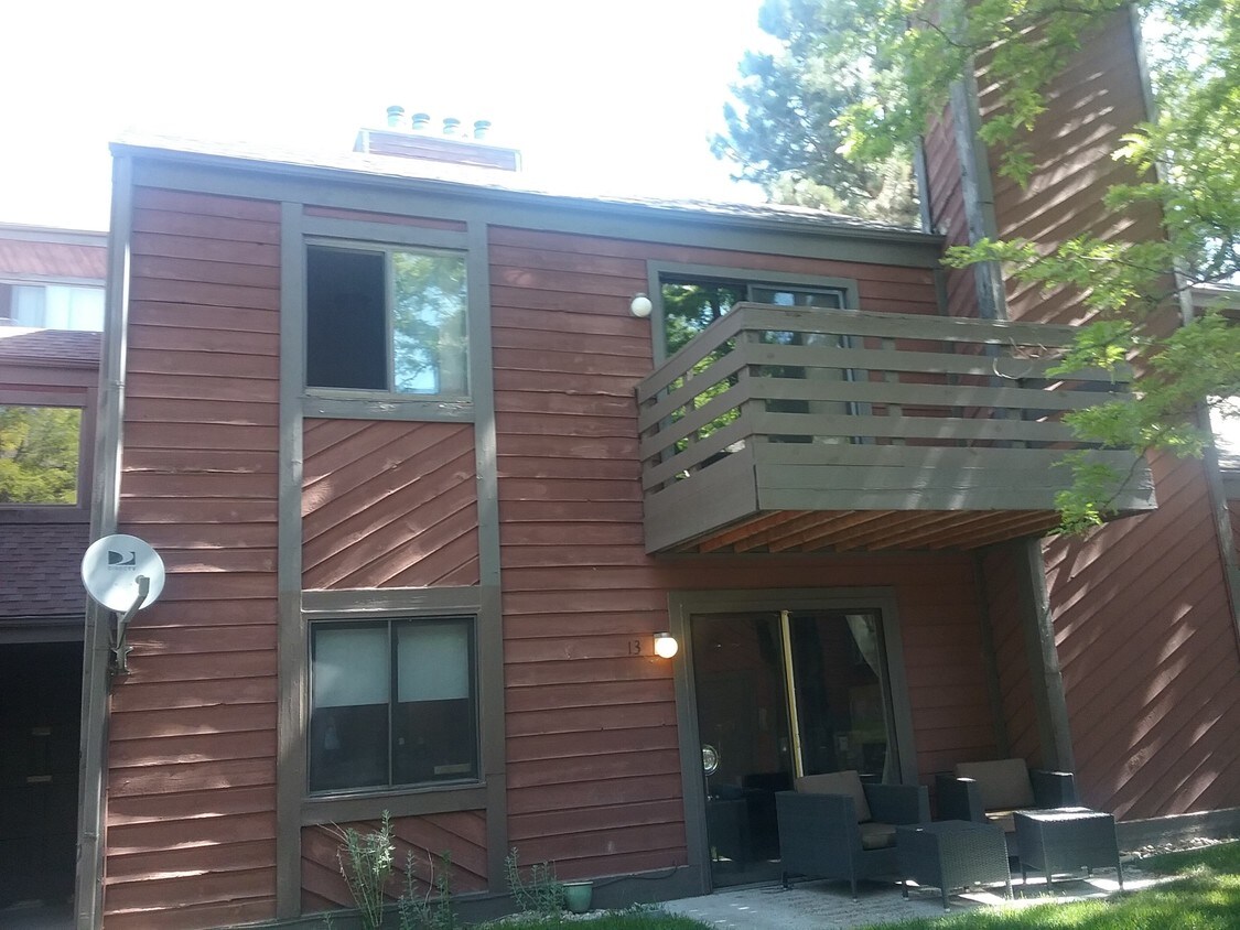 2nd floor unit - 341 W Lehow Ave
