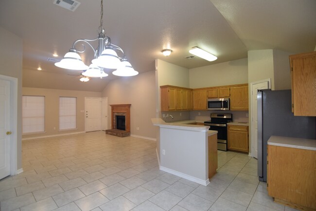 Building Photo - 68 Golden Poppy Loop