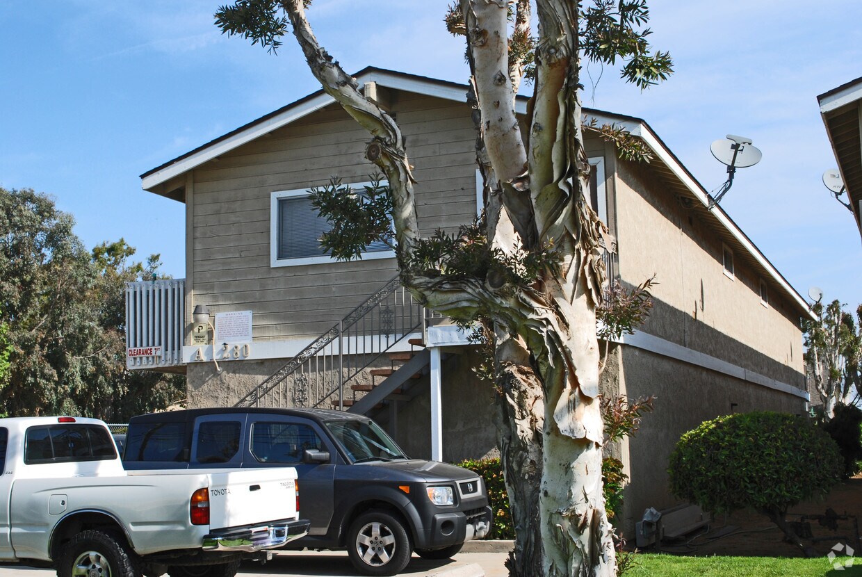 Building Photo - 280 Avocado St