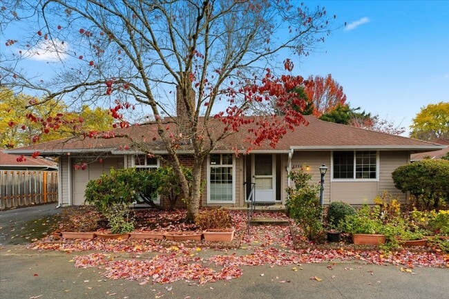 Building Photo - 5330 SW Mayfair Ct