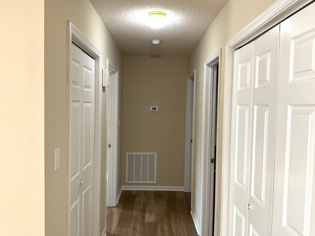 Foto del edificio - 2 Bedroom, 2 Baths Duplex Apartment for Rent with Unfinished Basement