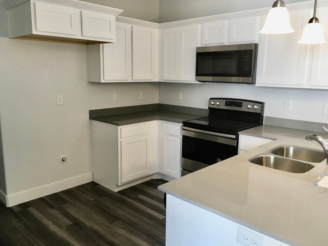 Building Photo - 554 N 360 W