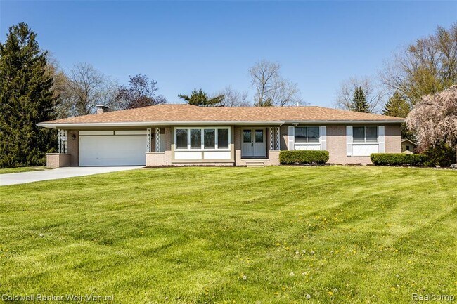 Building Photo - 6425 Wellesley Dr