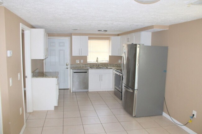 Foto del edificio - Updated Duplex unit