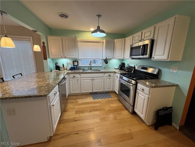 Building Photo - 2545 Buckhurst Dr