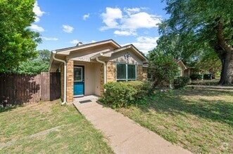Building Photo - 721 Oakwood Ln