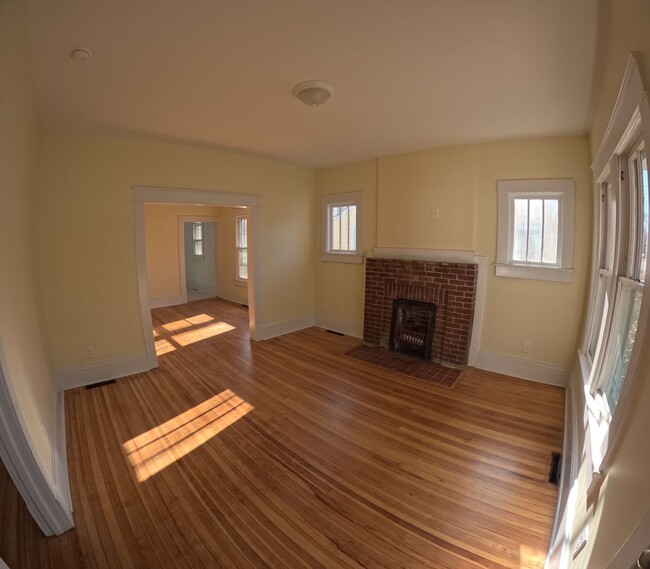 Building Photo - Cozy 2 Bed 1 Bath Located Near UNCG