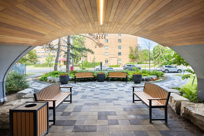 Building Photo - 3311 BATHURST ST