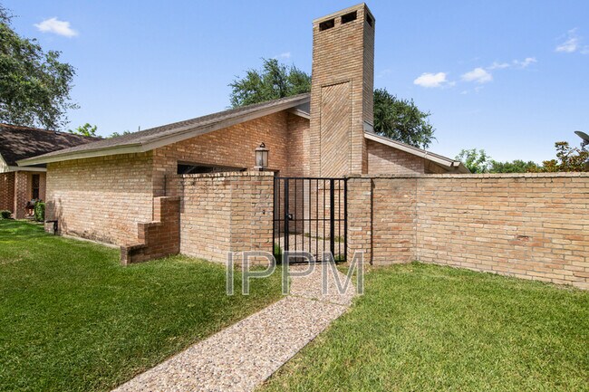 Building Photo - 24043 Augusta Dr