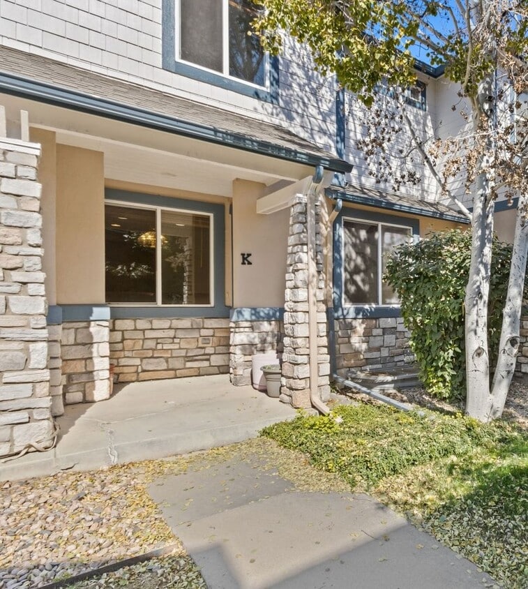 Primary Photo - $300 SIGNING BONUS!!! Beautiful 3-bed Town...