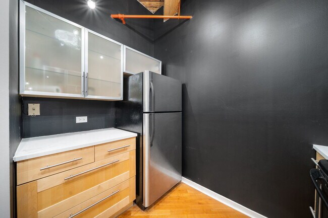 Foto del edificio - 225 W Huron St