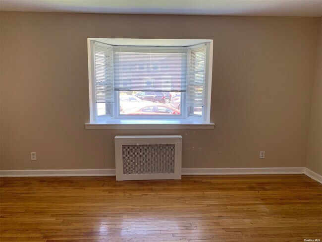 Foto del edificio - 260-42-260-74 74th Ave