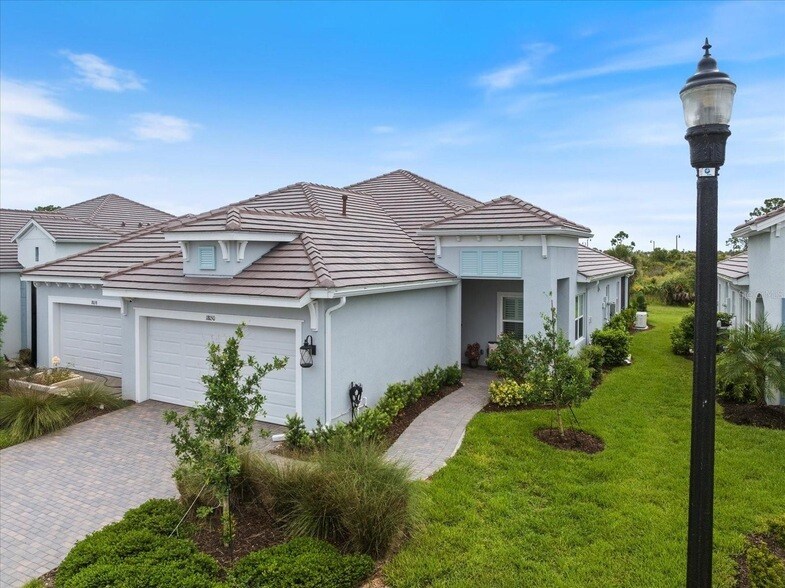 Foto principal - 18050 Franklin Park Ct