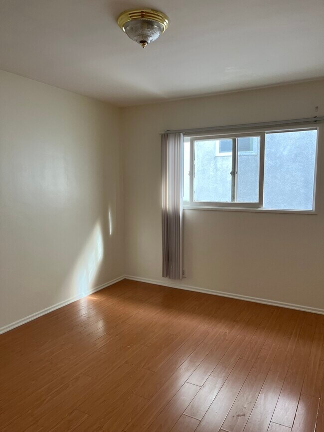 Foto del edificio - 1742 N Mariposa Ave