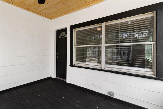 Foto del edificio - 2329 W Beach St